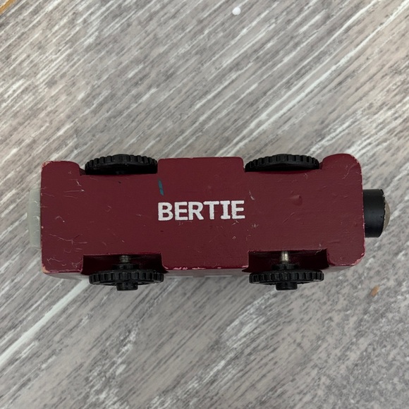 Wooden Bertie - Picture 6 of 8